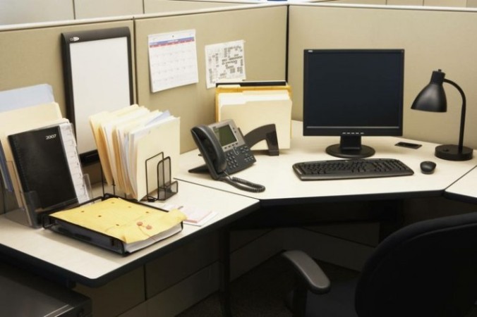 Neat-and-Organized-Work-Desk-700x466